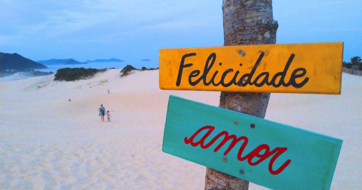 Placa inspiracional nas dunas do Siriú em Garopaba - SC