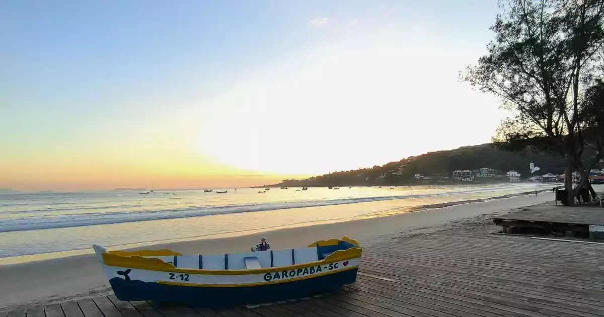 Amanhecer na praia central de Garopana